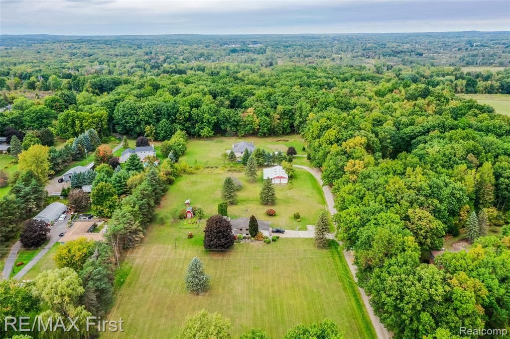 456 Loris Lane, Brandon Township, MI 48371 Main Photo