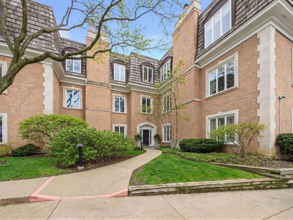 485 Oakwood Avenue, Unit D-2, Lake Forest, IL 60045