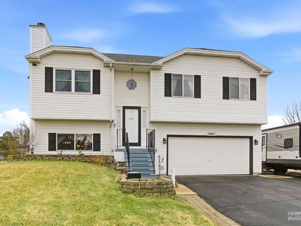 1007 S Oak Creek Drive , Genoa, IL 60135