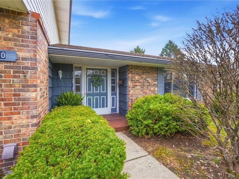 190 N Village Drive, Centerville, OH 45459 Photo 9