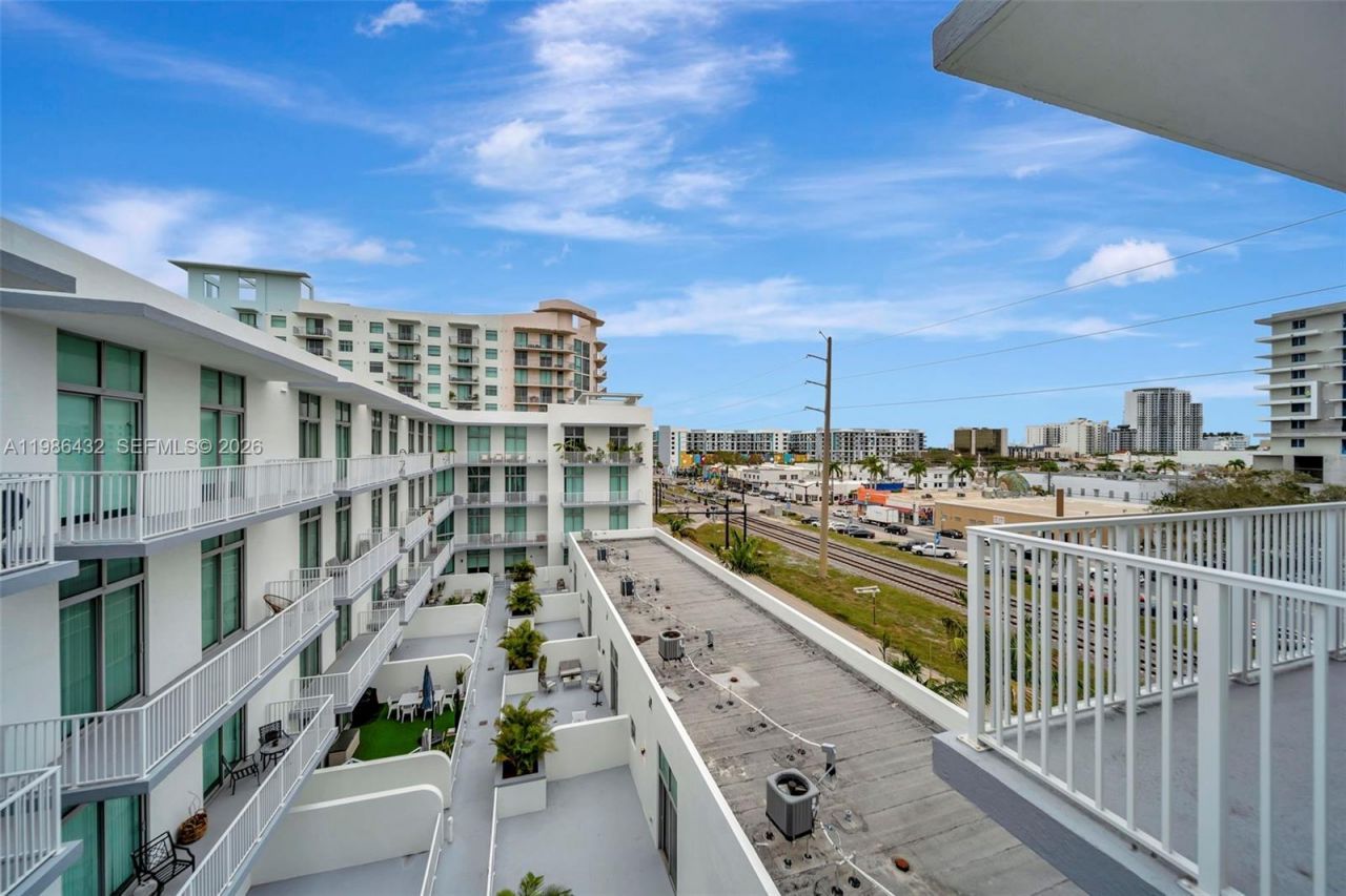 2100 Van Buren St , Unit 508, Hollywood, FL 33020 Photo