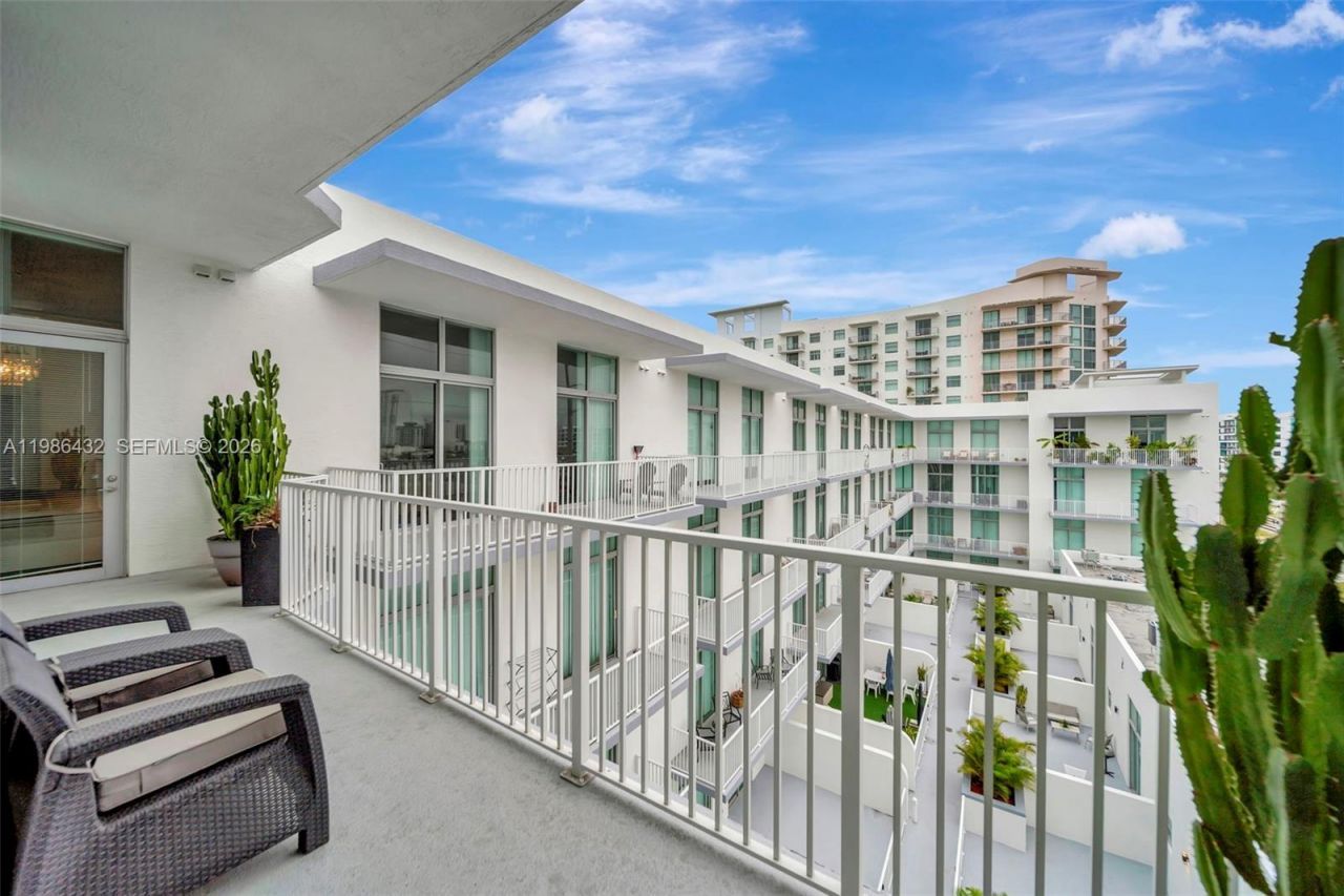 2100 Van Buren St , Unit 508, Hollywood, FL 33020 Photo