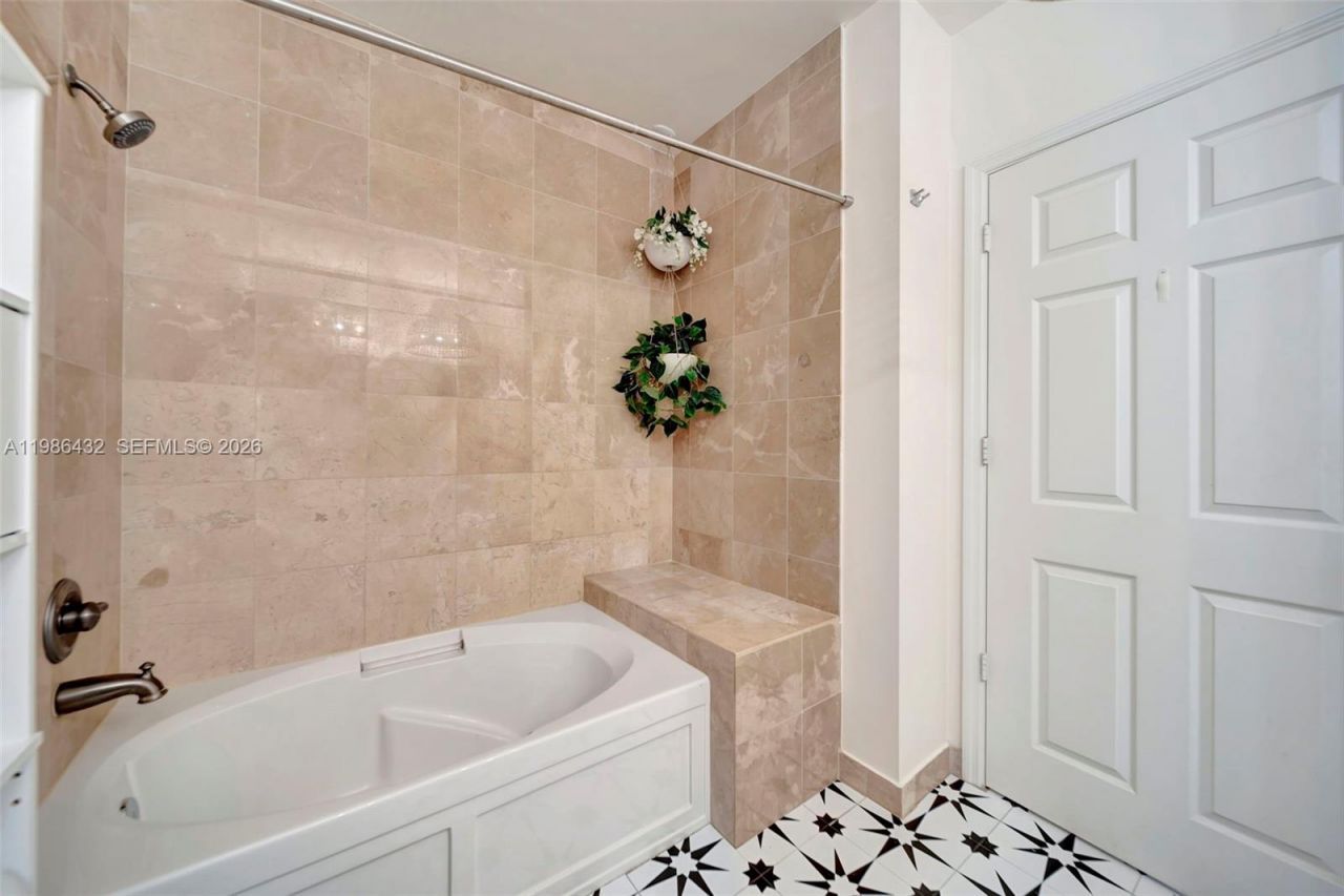 2100 Van Buren St , Unit 508, Hollywood, FL 33020 Photo