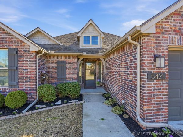5421 Skylane Drive , Sand Springs, OK 74063