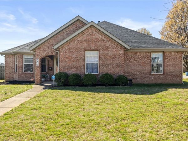 1407 Spruce Street, Pea Ridge, AR 72751