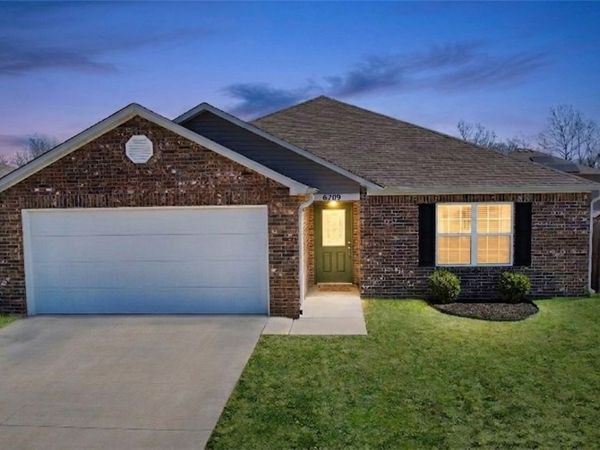 6709 SW Whitmarsh Road , Bentonville, AR 72713