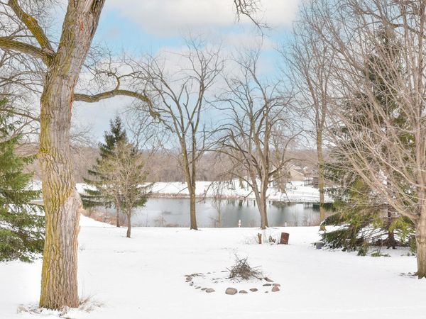 W210N11170 Mountbrooke Dr, Germantown, WI 53022