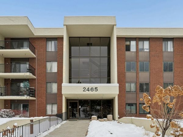 2465 Londin Lane E, Unit 401, Maplewood, MN 55119