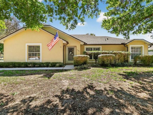 11748 OCKLAWAHA DRIVE , LEESBURG, FL 34788