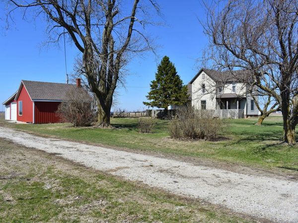 597 CR 100 E, Ivesdale, IL 61851