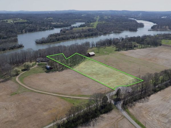 1111 E Robertson Rd , Castalian Springs, TN 37031