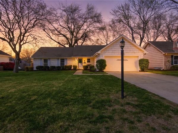 6432 W 101 Street, Overland Park, KS 66212