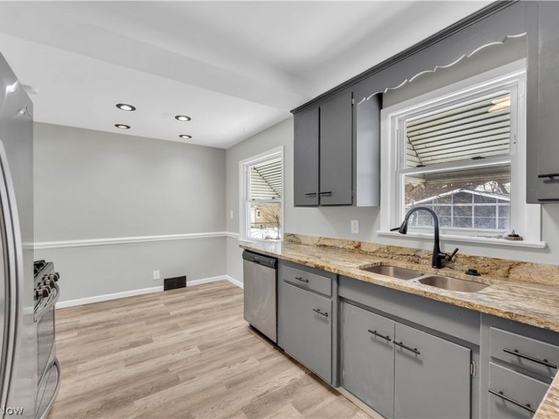 24000 Devoe Avenue , Euclid, OH 44123 Photo 12