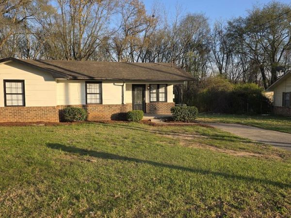 628 Canterbury Avenue, Decatur, AL 35601