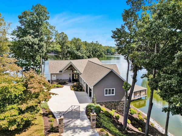 152 Windward Pointe DR , Moneta, VA 24121