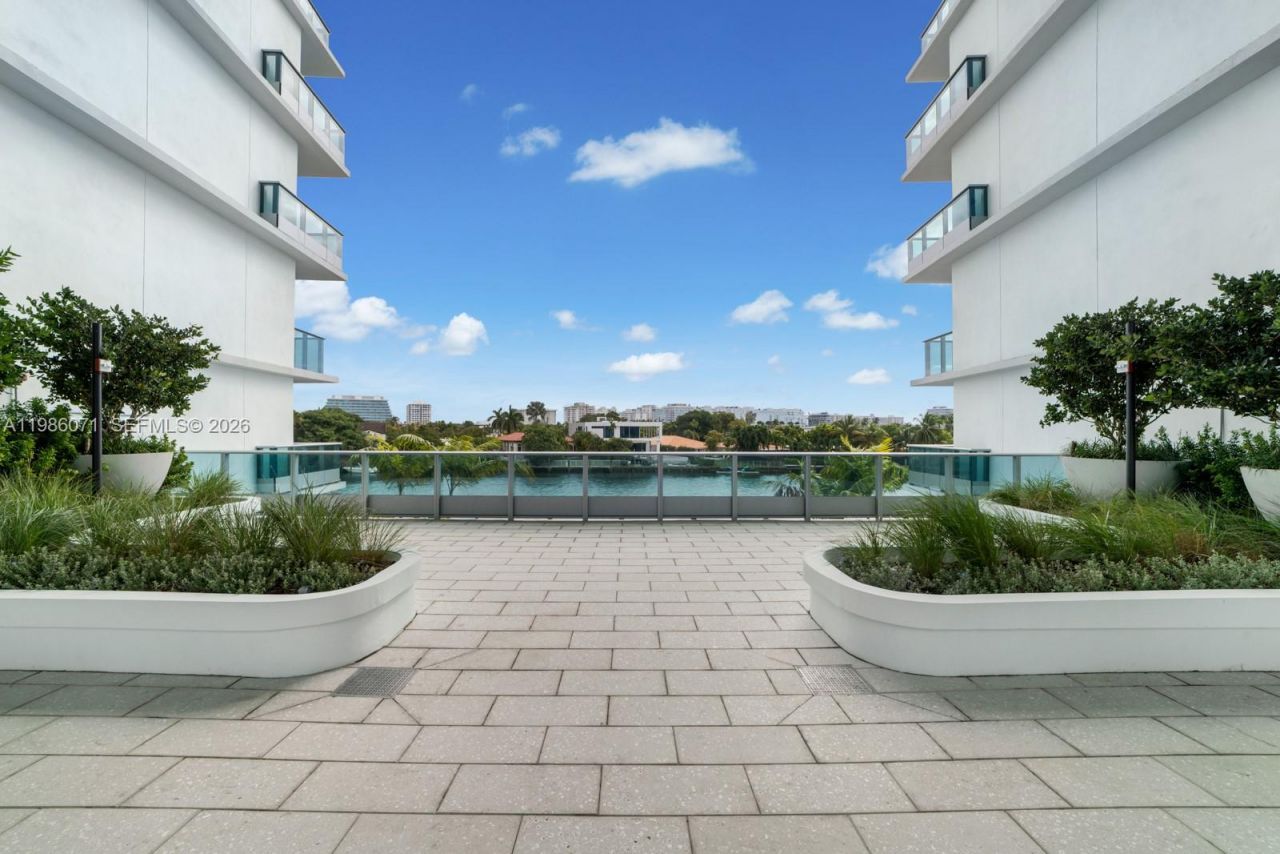 9221 E Bay Harbor Drive , Unit 610, Bay Harbor Islands, FL 33154 Photo