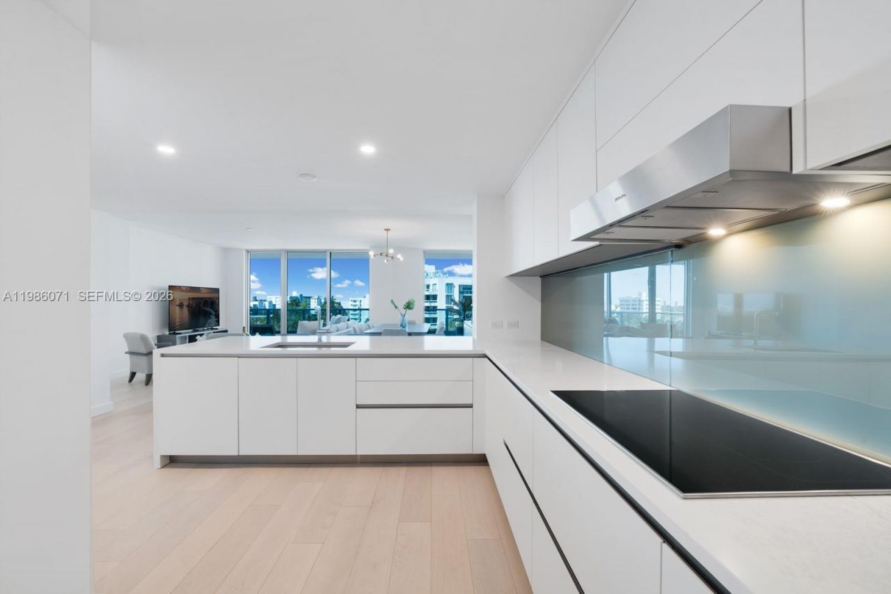 9221 E Bay Harbor Drive , Unit 610, Bay Harbor Islands, FL 33154 Photo