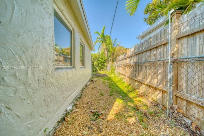 3353 SW 23rd Ter, Unit 3355, Miami, FL 33145 Photo