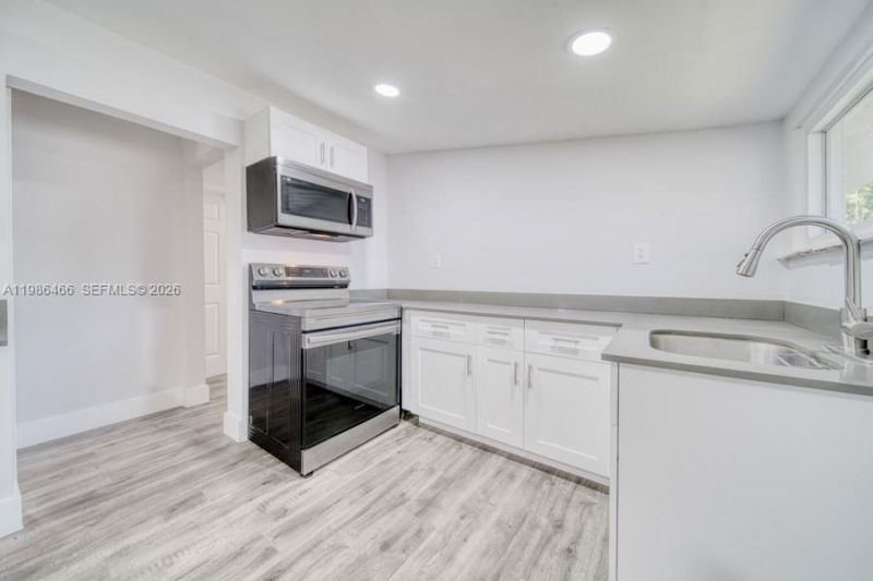 3353 SW 23rd Ter, Unit 3355, Miami, FL 33145 Photo