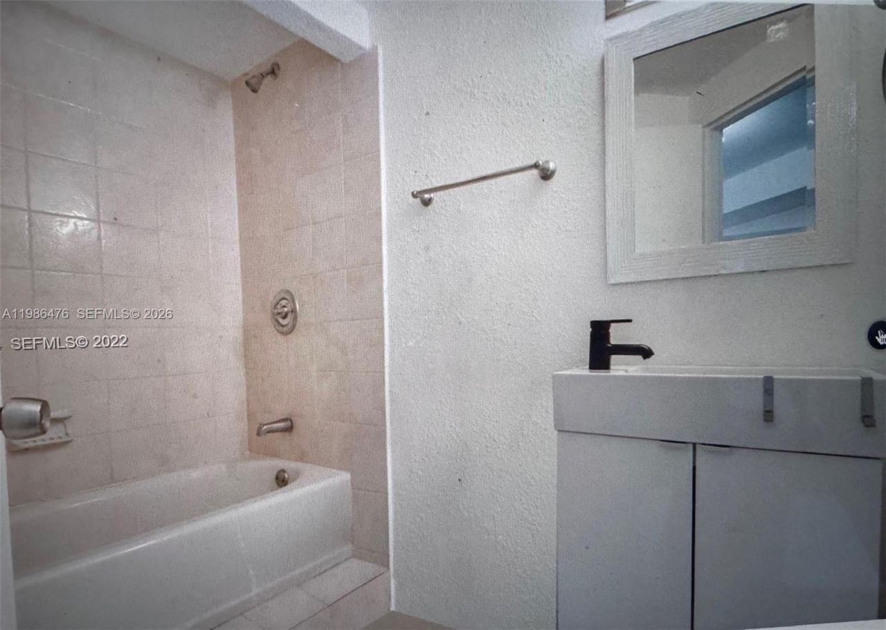 999 Brickell Bay Dr , Unit 1601, Miami, FL 33131 Photo