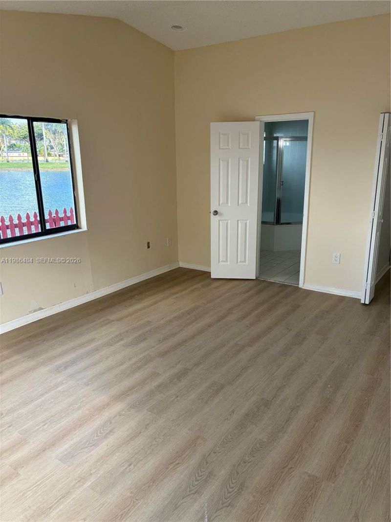 8273 NW 188th Ter, Hialeah, FL 33015 Photo