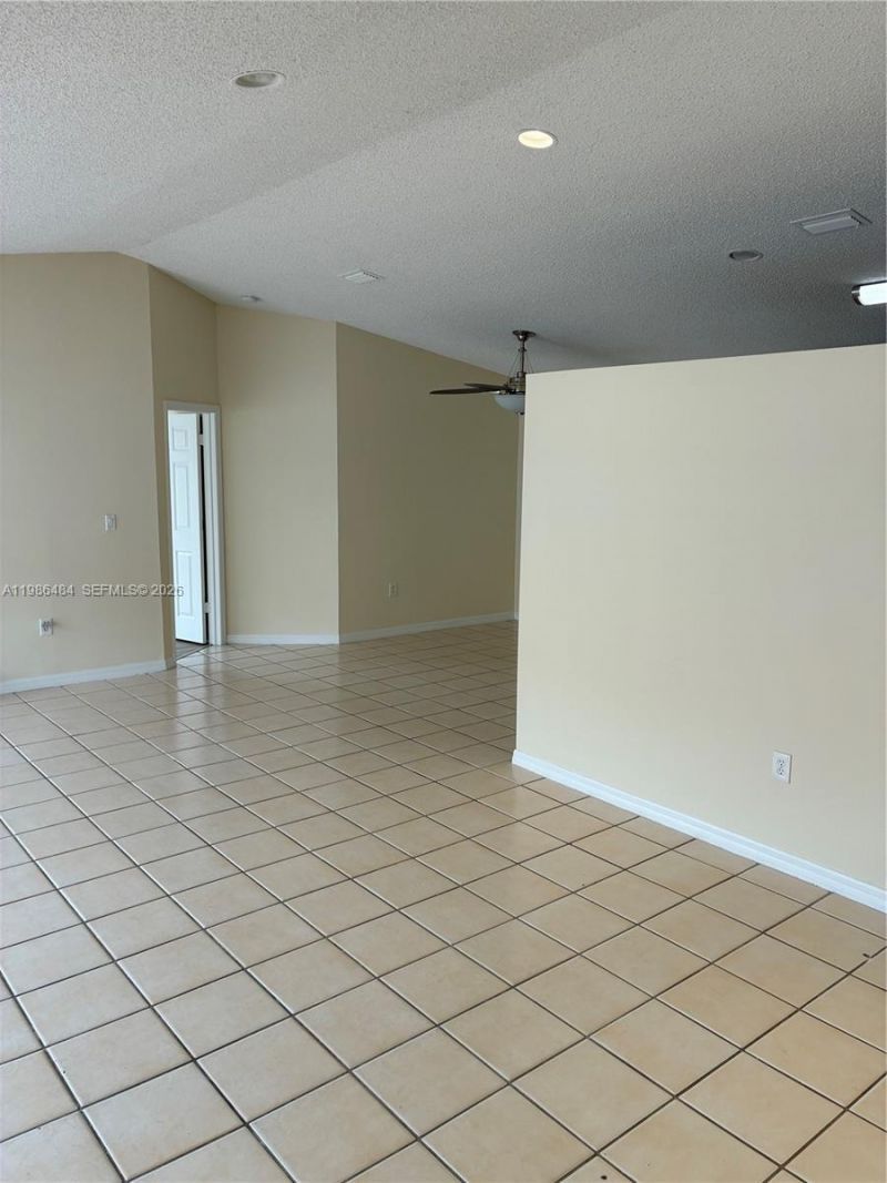 8273 NW 188th Ter, Hialeah, FL 33015 Photo