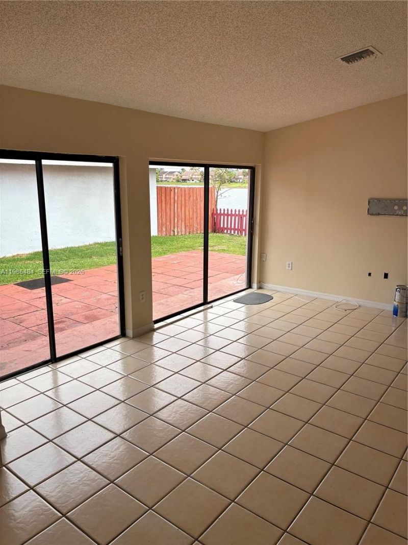 8273 NW 188th Ter, Hialeah, FL 33015 Photo