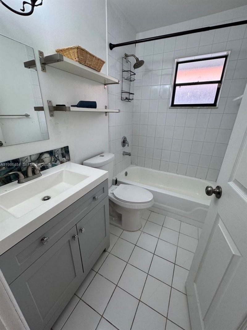 8273 NW 188th Ter, Hialeah, FL 33015 Photo