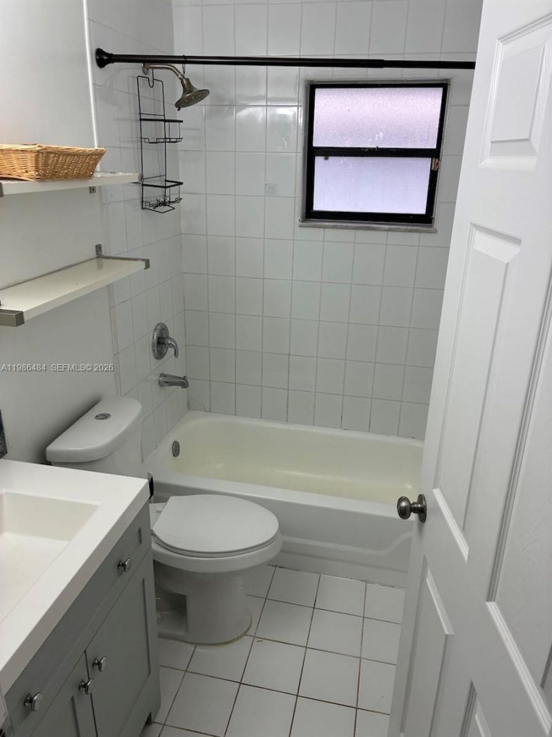 8273 NW 188th Ter, Hialeah, FL 33015 Photo