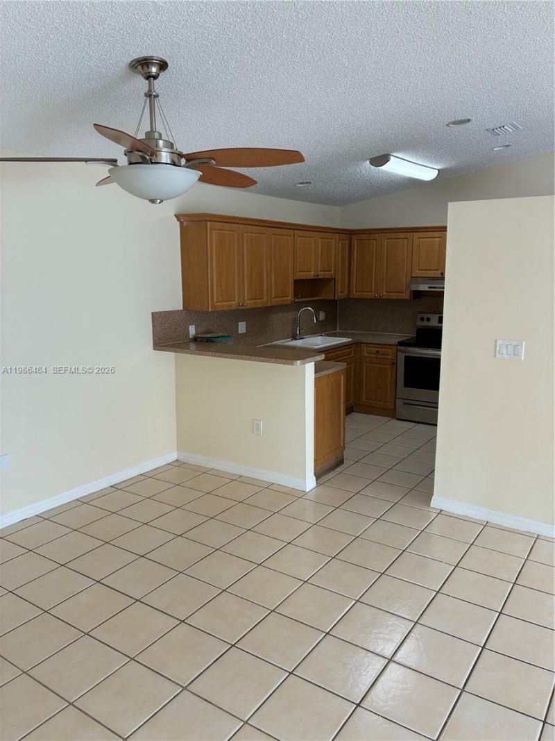 8273 NW 188th Ter, Hialeah, FL 33015 Photo