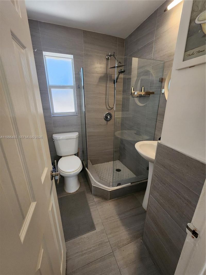 315 Walnut St , Unit 2, Hollywood, FL 33019 Photo