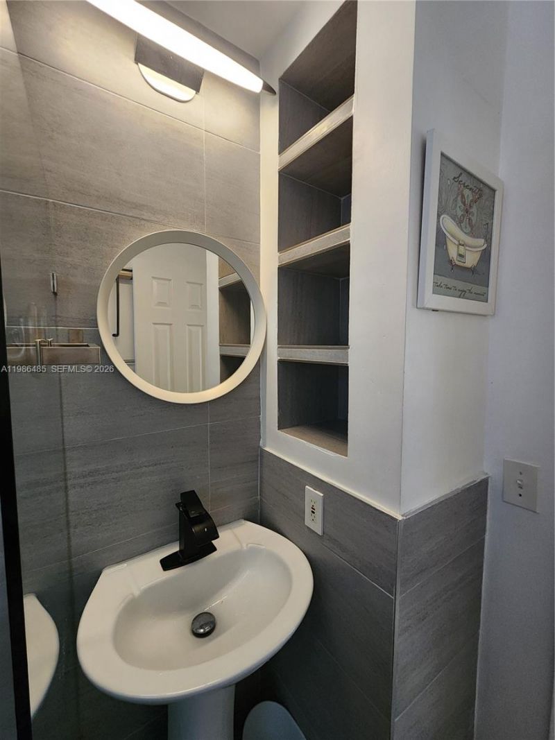 315 Walnut St , Unit 2, Hollywood, FL 33019 Photo