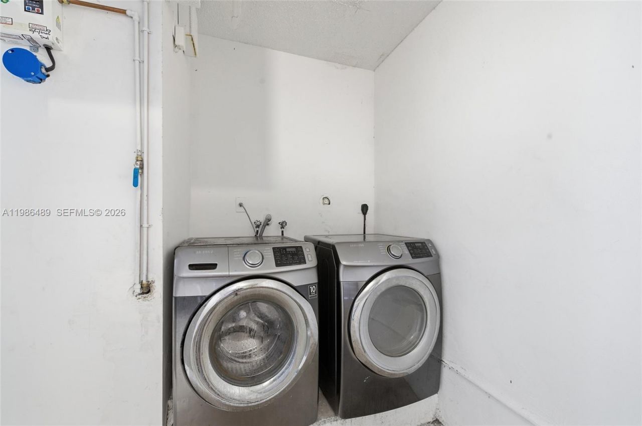 192 W Forest Oak Cir, Davie, FL 33325 Photo