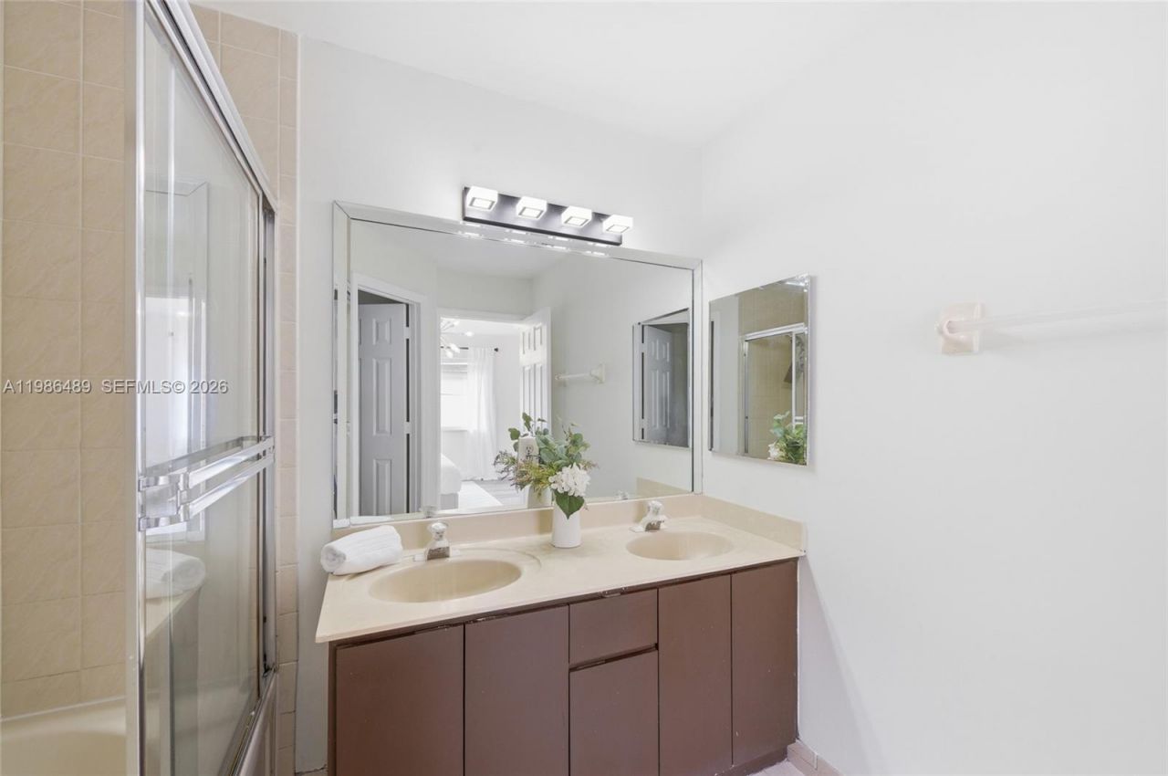 192 W Forest Oak Cir, Davie, FL 33325 Photo