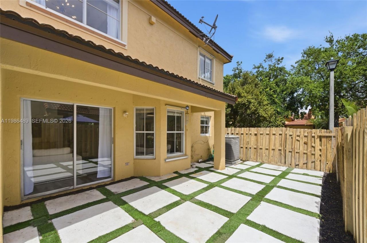 192 W Forest Oak Cir, Davie, FL 33325 Photo