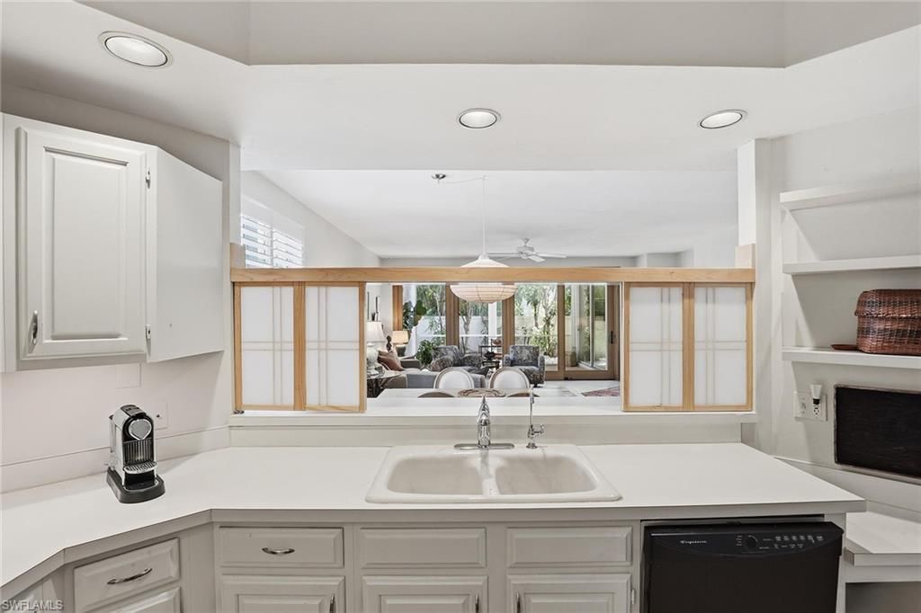 281 4th St S, Unit 101, Naples, FL 34102 Photo