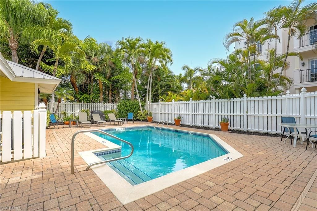 281 4th St S, Unit 101, Naples, FL 34102 Photo