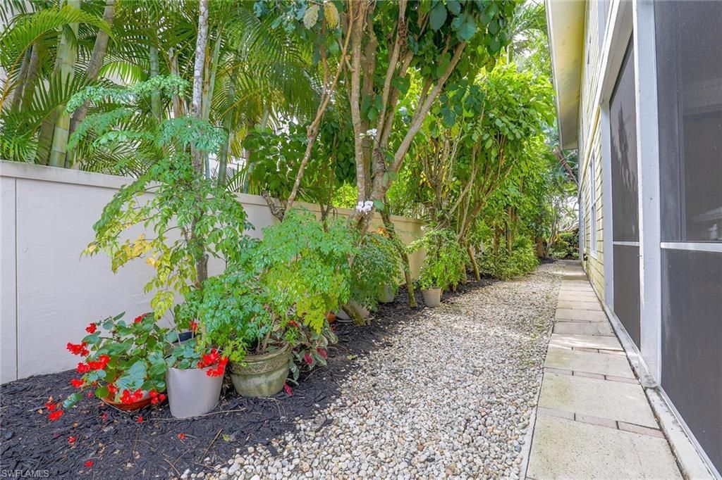 281 4th St S, Unit 101, Naples, FL 34102 Photo