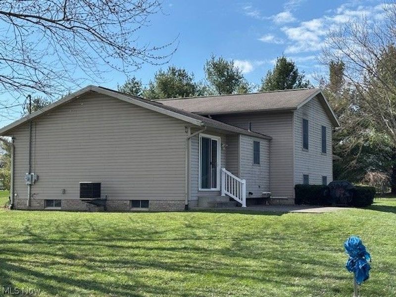 25486 Ridge Road, East Rochester, OH 44625 Photo 8