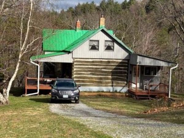 1374 Moccasin RD , Thaxton, VA 24174