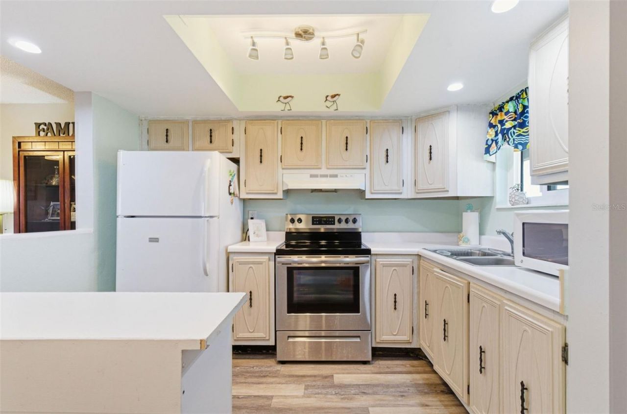 801 83rd Avenue N, Unit 510, Saint Petersburg, FL 33702 Photo