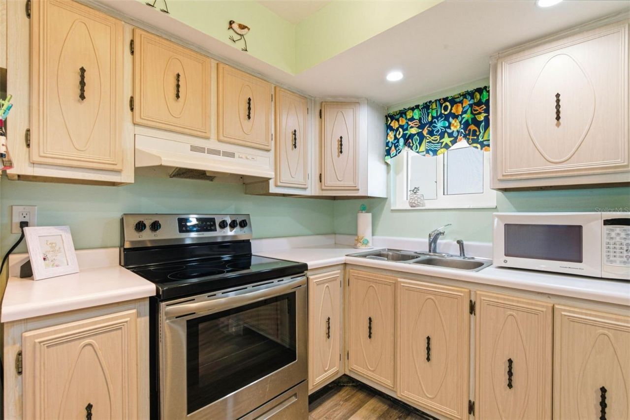 801 83rd Avenue N, Unit 510, Saint Petersburg, FL 33702 Photo