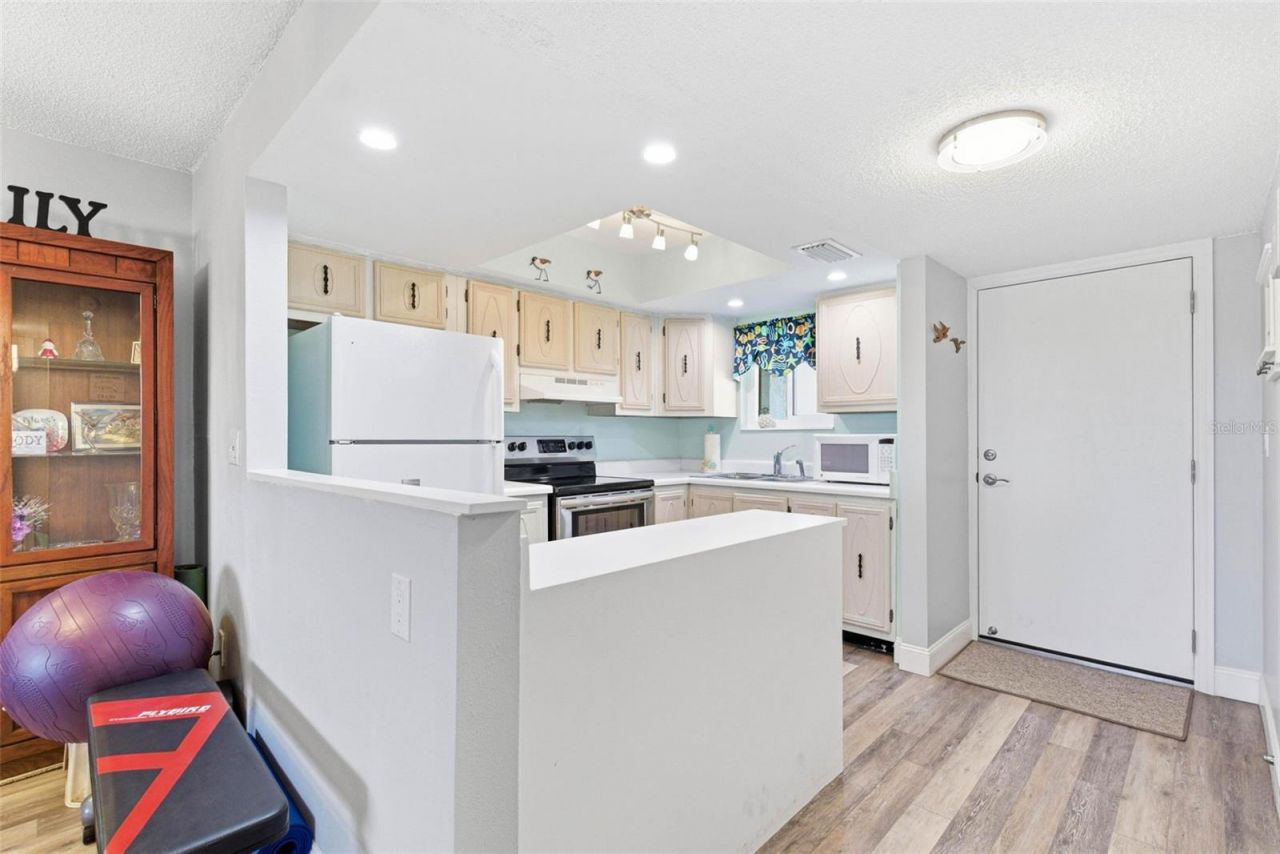 801 83rd Avenue N, Unit 510, Saint Petersburg, FL 33702 Photo