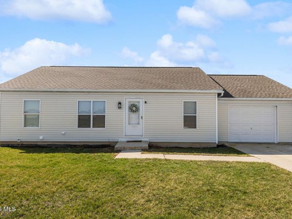 823 Bugner Street , Fostoria, OH 44830