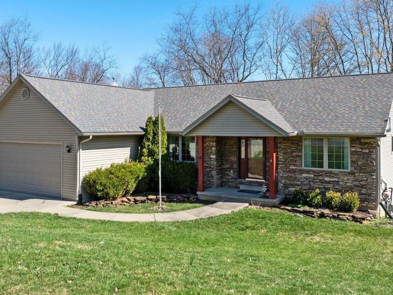 898 Country Club Drive, Howard, OH 43028 Photo 2