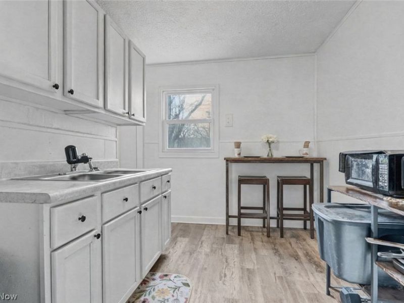 1276 Frederick Boulevard, Akron, OH 44320 Photo 9