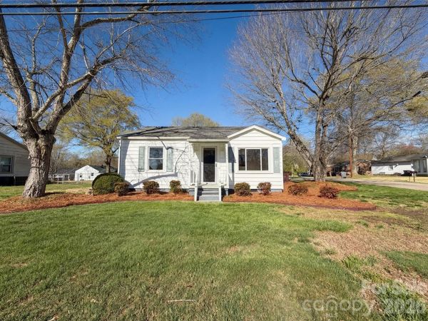1433 Midlake Road , Kannapolis, NC 28083