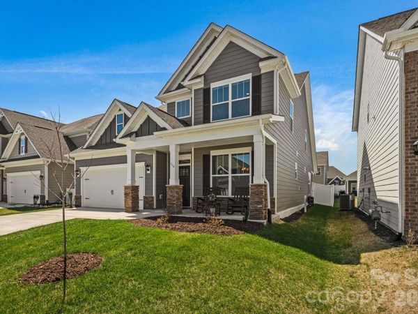 574 Fox Cove Road, Hendersonville, NC 28792