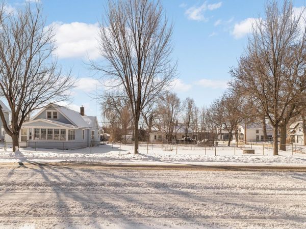 16 Sycamore Street E, Saint Paul, MN 55117