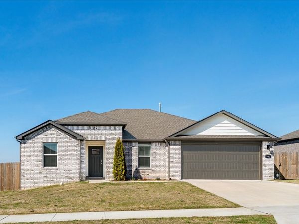 982 Emerald Street , Prairie Grove, AR 72753
